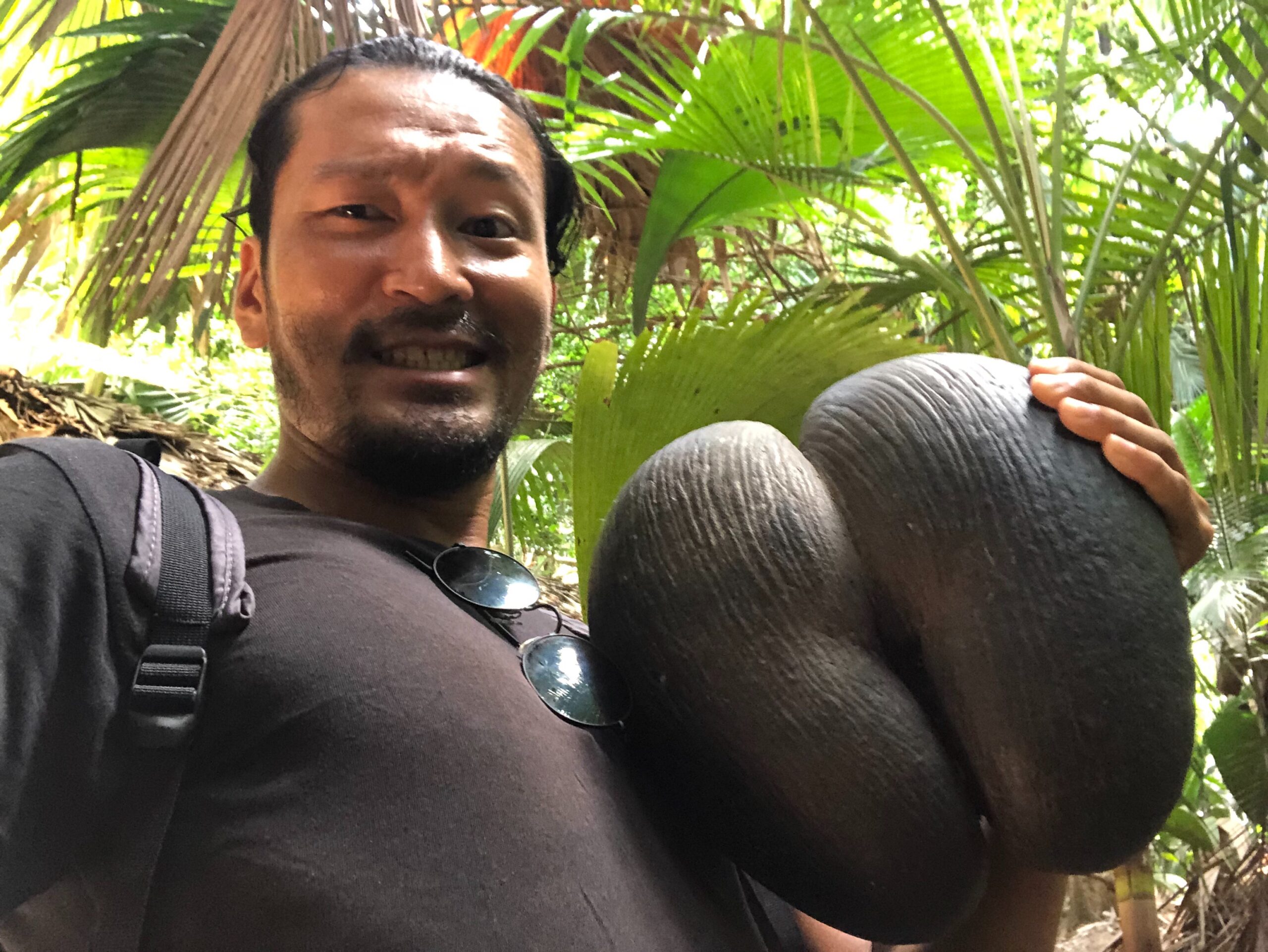 Day94 セーシェルを旅する 美しい青と緑の織りなす地上の楽園 プララン島 緑のヴァレドメと青のアンスラジオ コジマ先生アフリカへ行く