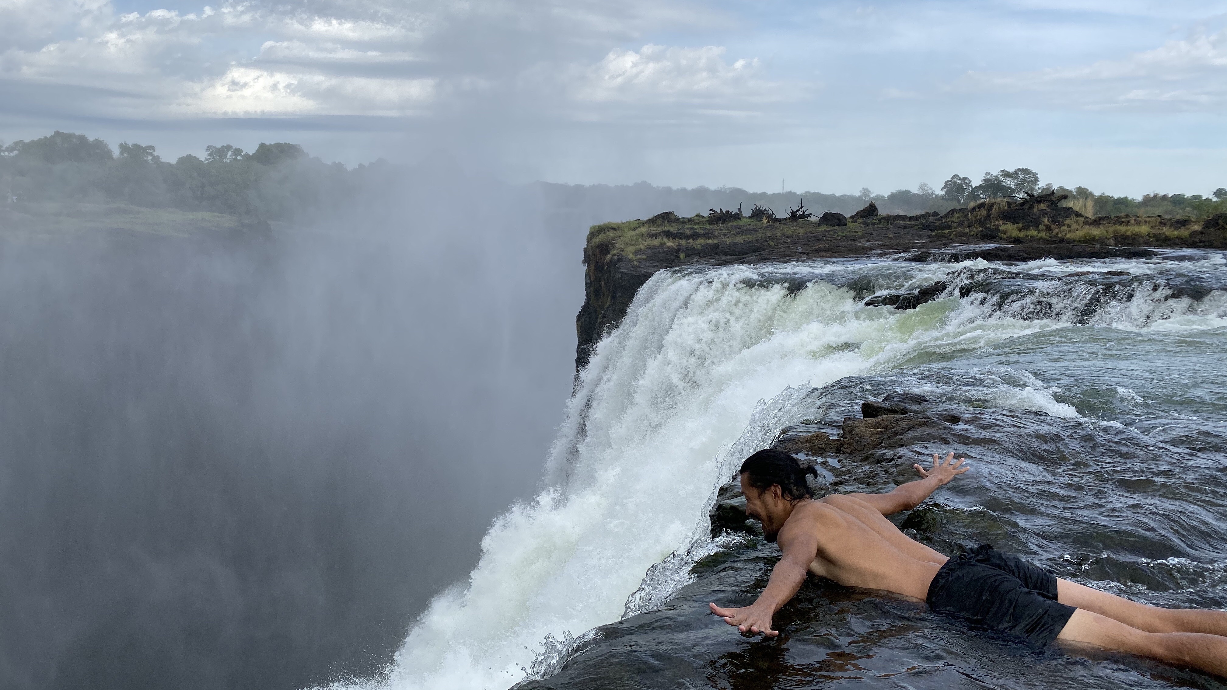 ザンビアを旅する ビクトリアの滝の悪魔的アクティビティー デビルズプール アフリカ54ヶ国制覇の旅 第3章 完 コジマ先生アフリカへ行く