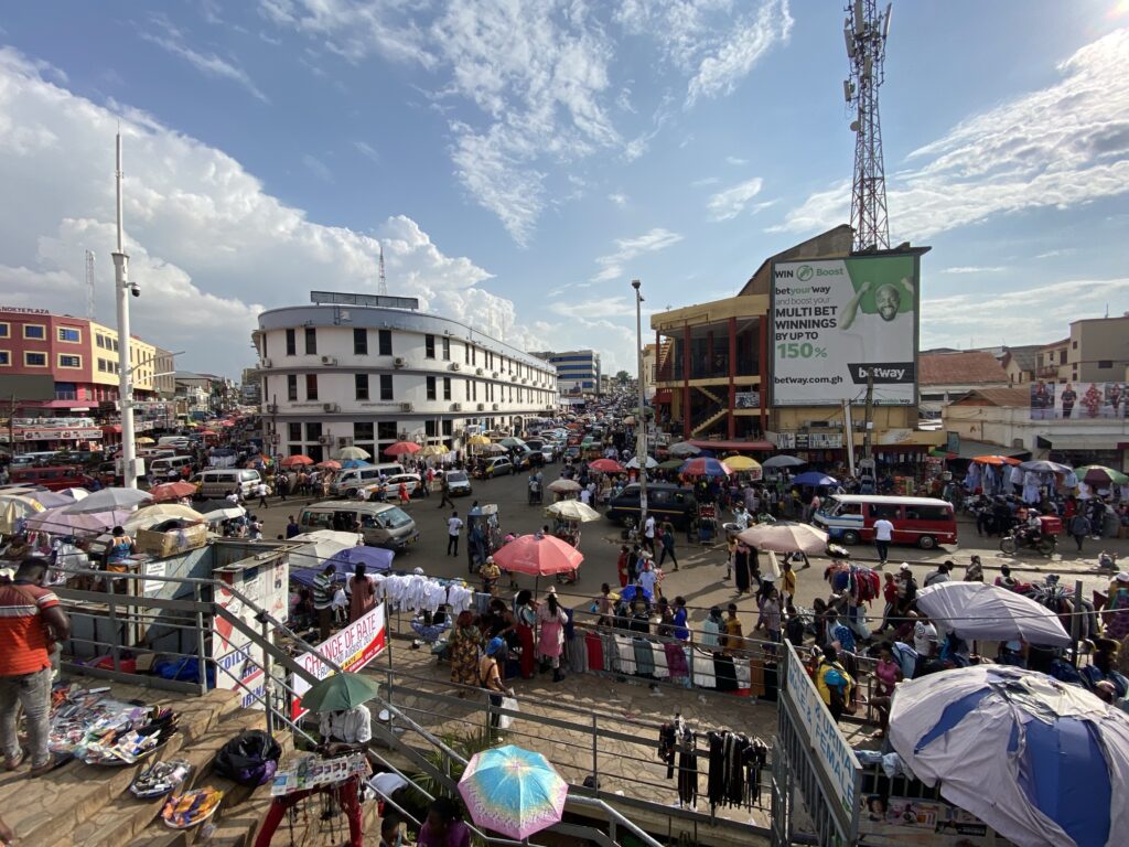 ガーナを旅する 第2の都市 クマシ 西アフリカ最大のマーケット 伝説のアシャンティ王国 コジマ先生アフリカへ行く