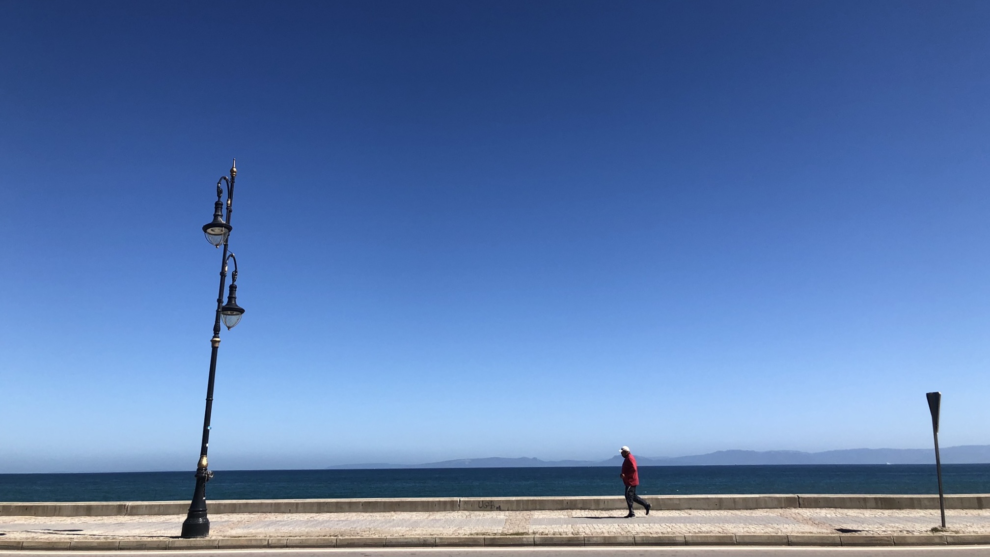 モロッコを旅する 北の港街 タンジェ 対岸のスペインとジブラルタ海峡 コジマ先生アフリカへ行く